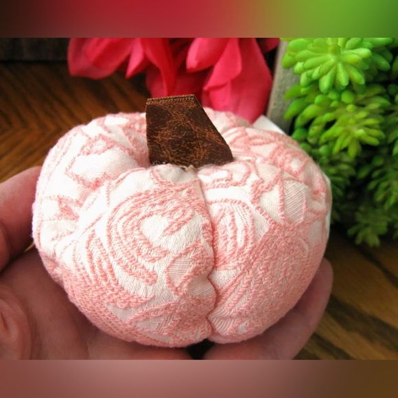 New Halloween Autumn Pink Fall Embroidered Fabric Pumpkin w/ Tag & Bell - 3.25" - Picture 4 of 5